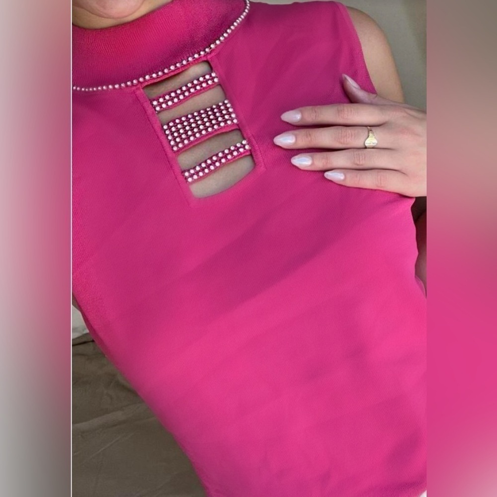 Princess Cruise Pink top. Knotted materials with Diamanté’ on the top. Size L